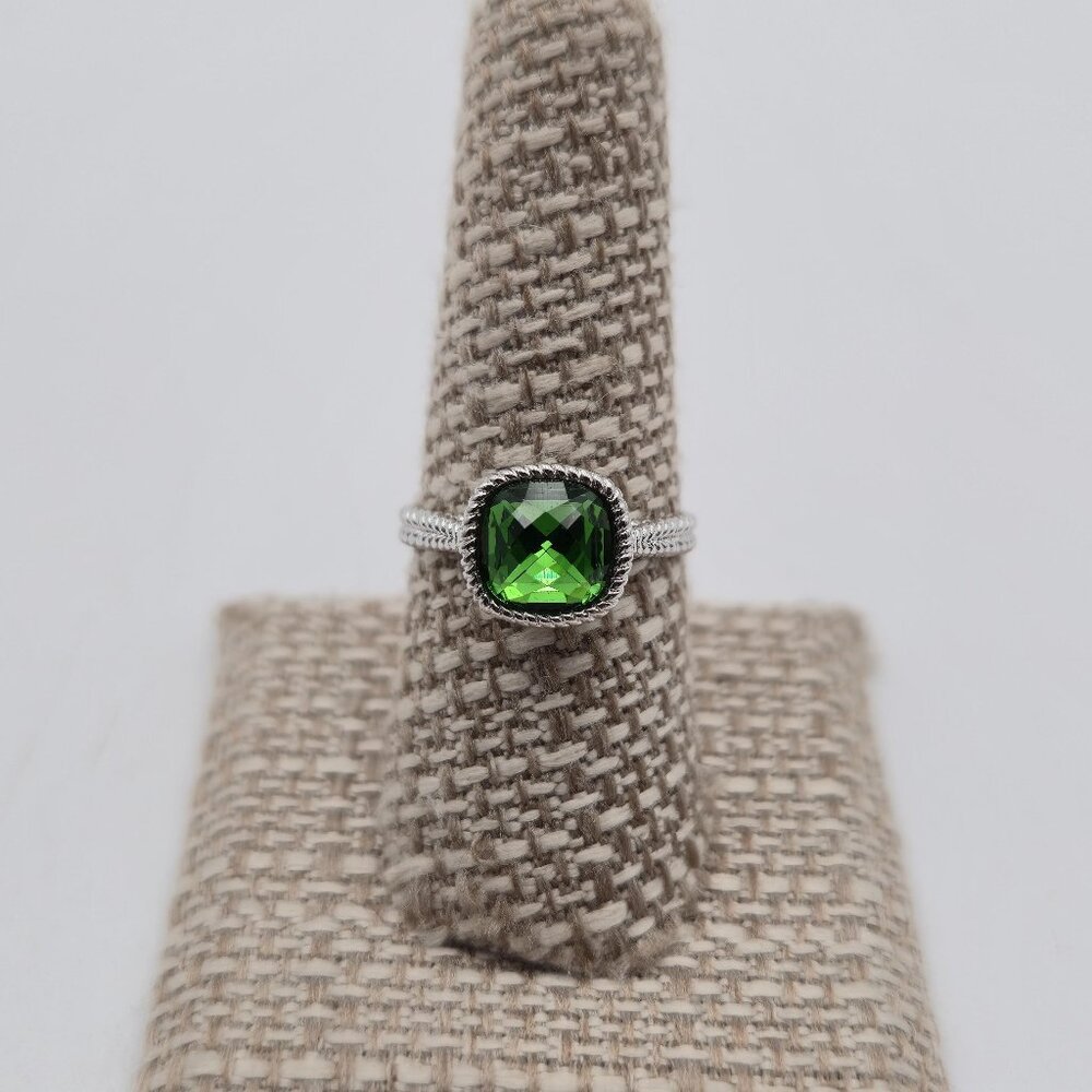 Size 8.25 Sterling Silver Beautiful Green Cubic Zirconia Gem Ring A3964